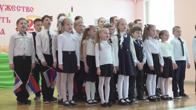 Концерт учеников школы города Мариуполя для военнослужащих группировки войск «Восток» смотреть онлайн