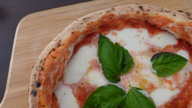 OONI KARU 16 : TEST DU FOUR A PIZZA BOIS смотреть онлайн