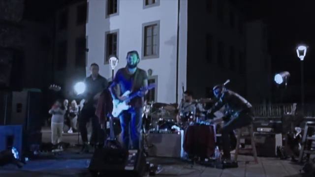ANDREA BIAGIONI & THE DIRTY RABBITS -I DON'T NEED NO DOCTOR + JEALOUS GUY смотреть онлайн
