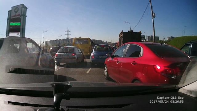 Наглый водитель на красном Киа Рио смотреть онлайн