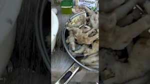 Куриные лапки в казане, по пекински.