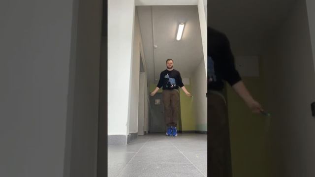 Скакалка тренировка в ограниченном пространстве. смотреть онлайн