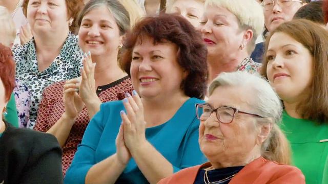 Последний звонок. Школа №1 им. В. П. Чкалова. Хабаровск. смотреть онлайн