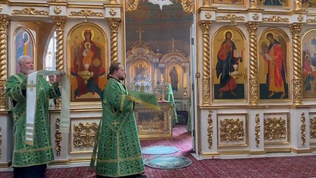 Митрополит Игнатий совершил Божественную литургию в Свято Троицком соборе города смотреть онлайн