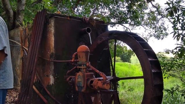 Bomba De Roda D'água em Minas Gerais - Brasil смотреть онлайн