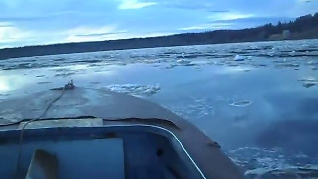 На лодке через реку. смотреть онлайн