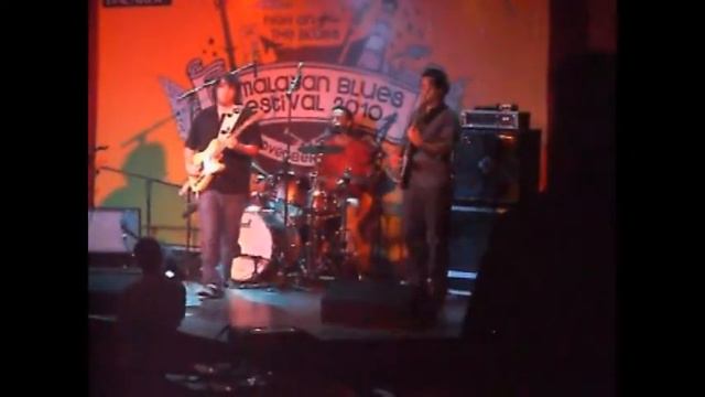 Jose Luis Pardo Minor blues guitar solo . Live in India смотреть онлайн