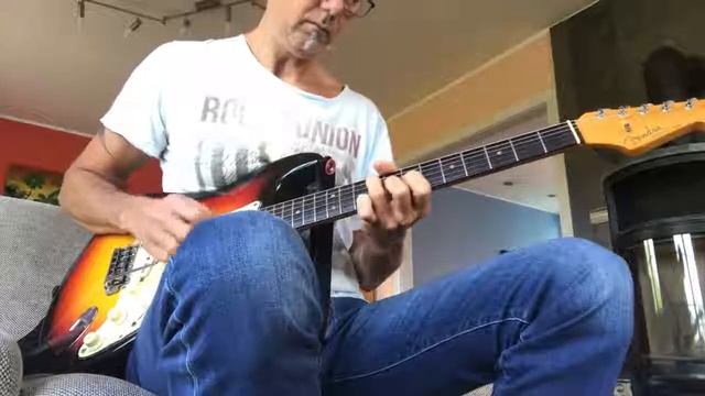 Clean playing with my 63 Stratocaster and Yamaha THR10 смотреть онлайн