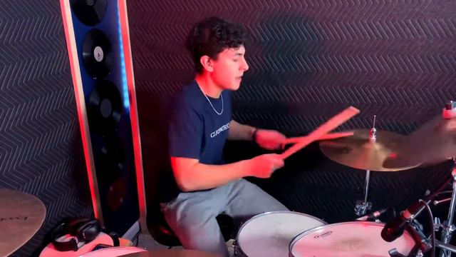 Teen plays MR BRIGHTSIDE by THE KILLERS drum cover смотреть онлайн