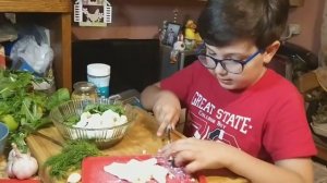 Салат из листьев одуванчика. Вкусно и полезно!!!