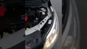 Рено Каптур капот. Уплотнитель.