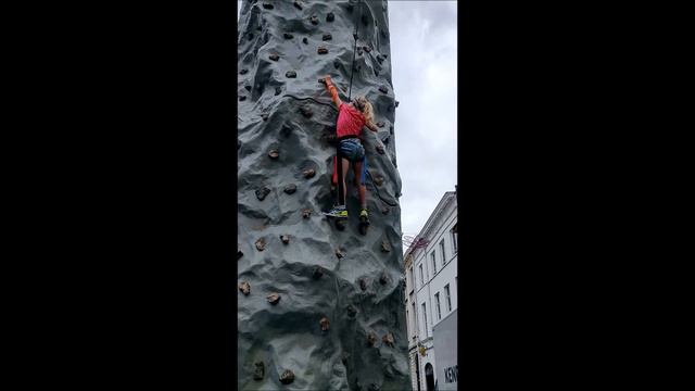 Alexandra en klimberg / Как Александра была скалолазом смотреть онлайн
