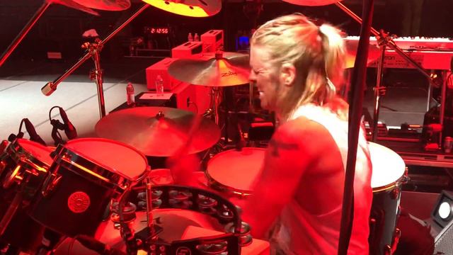 Rare Taylor Hawkins drum solo. Soundcheck ( filmed by Yeti) смотреть онлайн