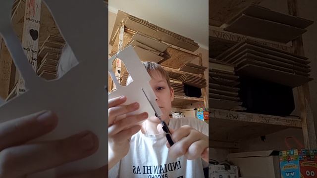 как сделать фингер снегокат из белого картона ,,РУСЛАНТОП,, подпешись пожалуйста
