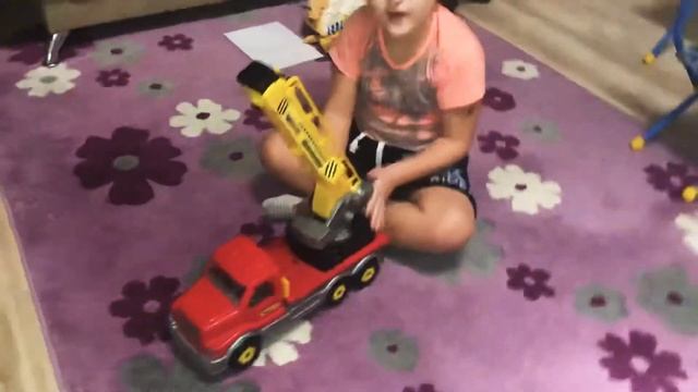 ОБЗОР ИГРУШЕК/ КОМНАТА С ИГРАШКАМИ /ПОДАРКИ НА НОВЫЙ ГОД ДЕТЯМ / МАШИНКИ смотреть онлайн