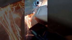 Зачистка сварного шва при помощи болгарки Makita 9555HN