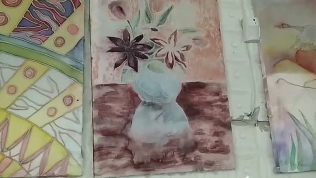 Выпускные работы украшают зал школы искуств. смотреть онлайн