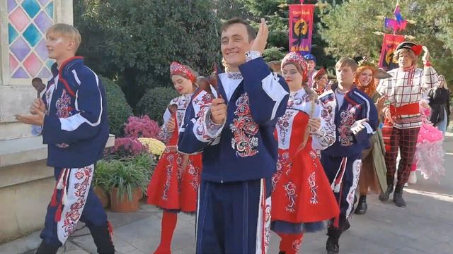 Сочи парк.Парад Бабы Яги. смотреть онлайн