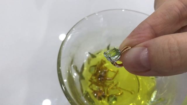 КАК ПОЧИСТИТЬ ЗОЛОТО В ДОМАШНИХ УСЛОВИЯХ Как почистить золото с камнями Простой способ смотреть онлайн
