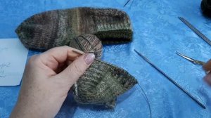 Вязаные следочки с двойной пяткой. Бесплатный мастер класс.