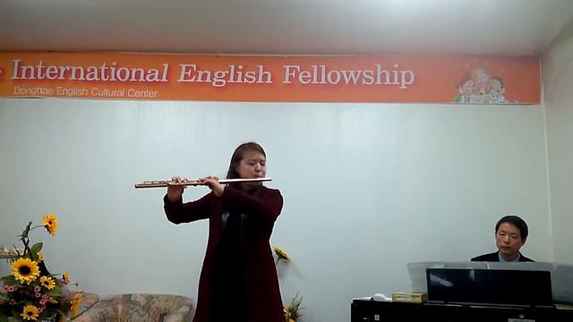 Haeyun playing flute смотреть онлайн
