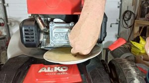 Не заводится газонокосилка AL-KO, двигатель плохо работает. Ремонтируем сами.