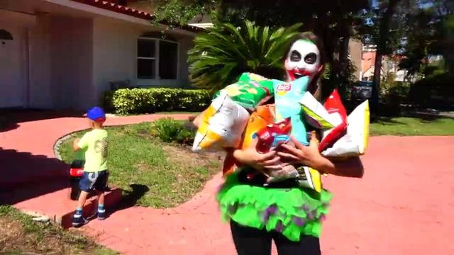 Bad Baby Раздавили Чипсы Freaky Joker Crushed Giant Chips смотреть онлайн