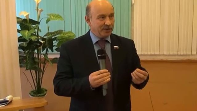 А.Василевич в День конституции побывал в Андрейковской средней школе смотреть онлайн