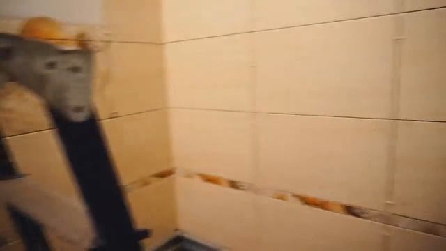 Все тонкости кладки плитки в ванной комнате. Подготовка основания. Подробное видео смотреть онлайн