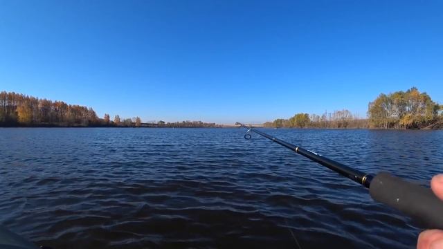 Рыбалка на спиннинг на пруду.Ловля щуки осенью.Рыбалка в октябре. смотреть онлайн