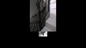 Перила металлические на бетонную лестницу с забежными ступенями