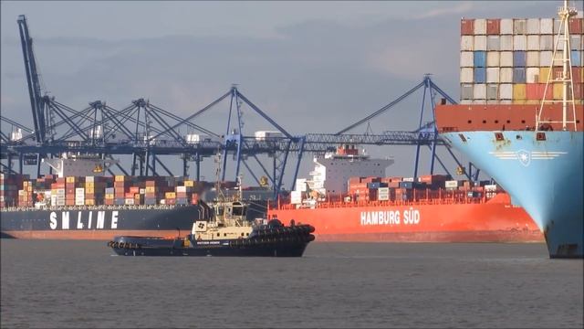 Fully loaded Majestic Maersk departs Felixstowe with help of two 3212 Svitzer tugs 27.10.17 смотреть онлайн
