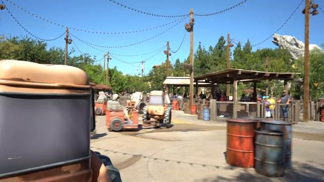 [4K] Maters Junkyard Jamboree - Country Dance : Disney California Adventure Park (Anaheim, CA) смотреть онлайн