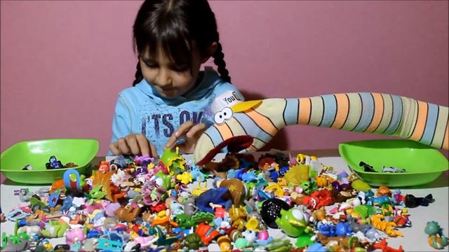 КТО БЫСТРЕЙ и БОЛЬШЕ соберет сюрпризных ИГРУШЕК #1 Лиза и Червяк на канале Lizatube ВИДЕО ДЛЯ ДЕТЕЙ