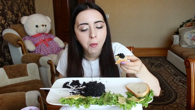 ЧЕРНАЯ ИКРА MUKBANG / ASMR / #AykaEmilly