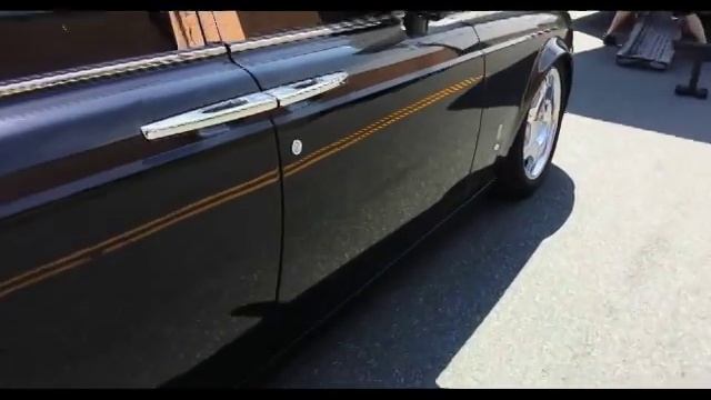 Man Neglected Rolls Royce смотреть онлайн
