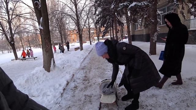 Сумасшедшие морозы пришли / Отвёз Таню в детство смотреть онлайн