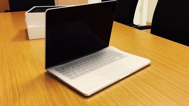 Unboxing 13-inch MacBook Pro with Retina Display (2015) смотреть онлайн