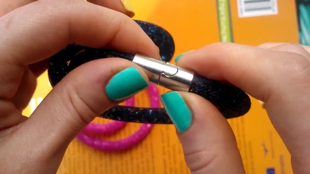 Как открывается застёжка на бижутерии Swarovski Stardust смотреть онлайн