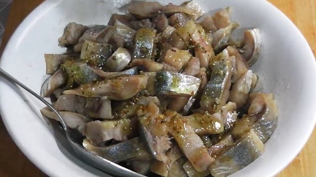 Филе селедки с соевым соусом и пряностями. смотреть онлайн