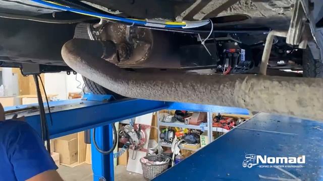 Монтаж на система за нивелиране на кемпер