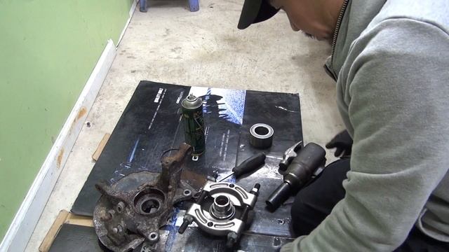 Toyota Camry 2006 Front Wheel Bearing Replacement смотреть онлайн