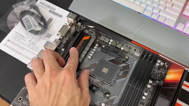 O QUE EU ACHO DA AORUS B450 M DA GIGABYTE смотреть онлайн