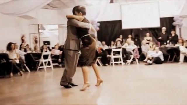 Noelia Hurtado y Sebastián Arce en Milonga El Abrazo (2/5) смотреть онлайн