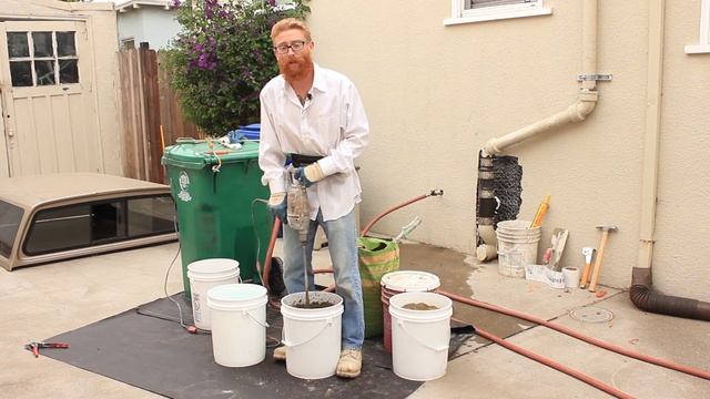 Mixing Portland Cement with accelerators in buckets смотреть онлайн