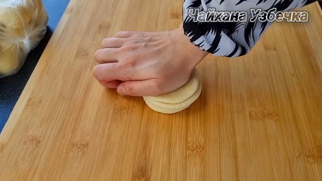 УЛИЧНАЯ ЕДА. УЗБЕКСКАЯ САМСА В ТАНДЫРЕ. РЕЦЕПТ В ДОМАШНИХ УСЛОВИЯХ смотреть онлайн