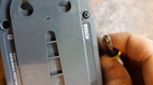 Как открутить винт если нет треугольной отвертки