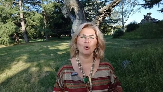 Если ваша жизнь поменялась, отнеситесь к этому креативно: Оденьте изумруды на завтрак! смотреть онлайн