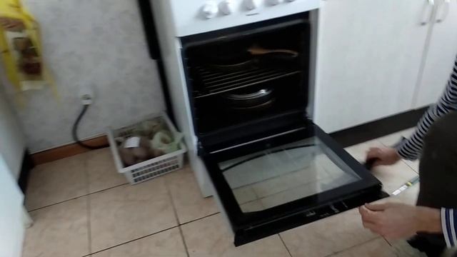 Как снять дверцу электрической плиты Hansa смотреть онлайн