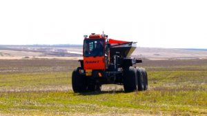 Тест драйв самоходного опрыскивателя разбрасывателя Туман 2